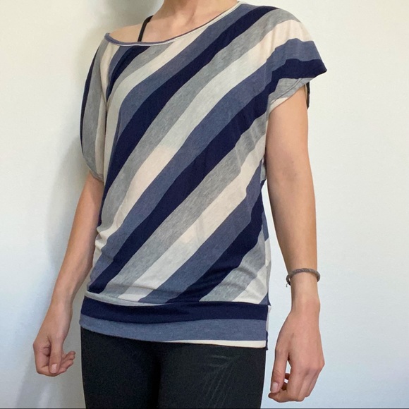 Ms Bella D tunic shirt with fitted hemline - Picture 4 of 6